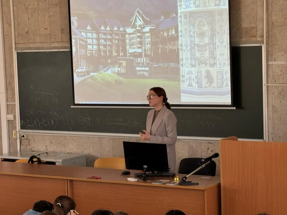 LeePrime Group's press secretary gave a master class for tenth-graders at the Financial University